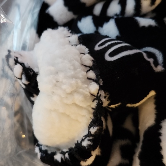 Victorias Secret PINK sherpa throw blanket, brand NEW! - Picture 3 of 4